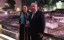 Claudia Sheinbaum y Andrés Manuel López Obrador, el 18 de septiembre de 2023, en una ceremonia en la que el presidente de México entregó el "bastón de mando" a la entonces candidata presidencial.