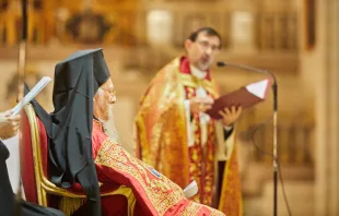 El Cardenal José Cobo, habla durante un encuentro ecuménico con el Patriarca ortodoxo de Constantinopla, Bartolomé I. Crédito: Javier Arregui / Archimadrid