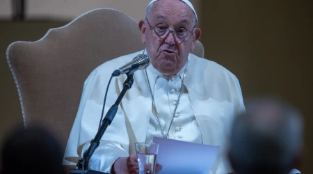 El Papa Francisco pronuncia su discurso en la Pontificia Universidad Gregoriana