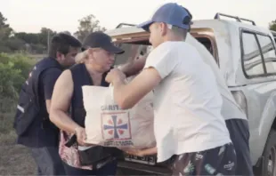 Cáritas Argentina trabaja por los necesitados de todo el país Crédito: Captura de pantalla de YouTube/Cáritas Argentina