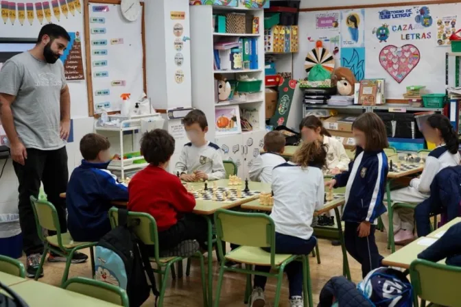 Alumnos de una escuela diocesana de la Archidiócesis de Valencia (España).