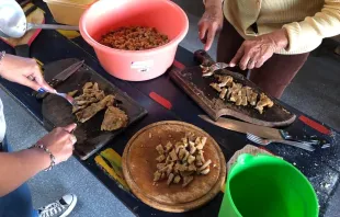 Mujeres trabajando en un comedor Crédito: Cáritas Argentina