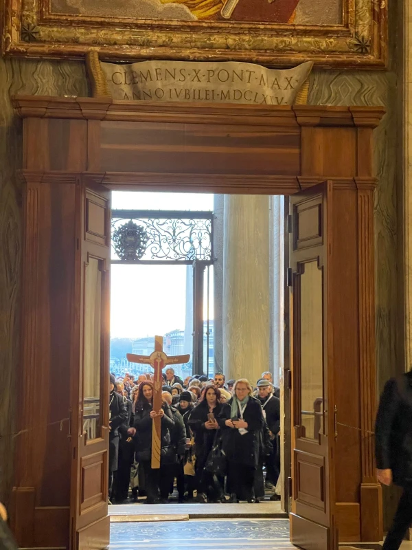 10,000 communicators crossed the Holy Door of St. Peter's Basilica, within the framework of the Jubilee of Communicators. Credit: Courtesy Serena Sartini.