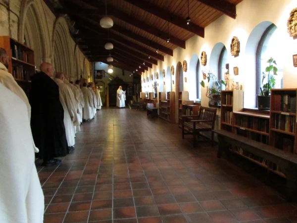 Comunidad de monjes de la abadía de Pluscarden en el monasterio. Crédito: Giles Conacher OSB/Pluscarden Abbey