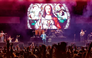 El Sagrado Corazón de Jesús y la adoración eucarística estuvieron en el centro del concierto de Cielo Abierto en Bogotá. Crédito: Eduardo Berdejo (ACI).