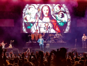 Cristo Eucaristía fue adorado por cerca de 9.000 personas en el concierto de Cielo Abierto