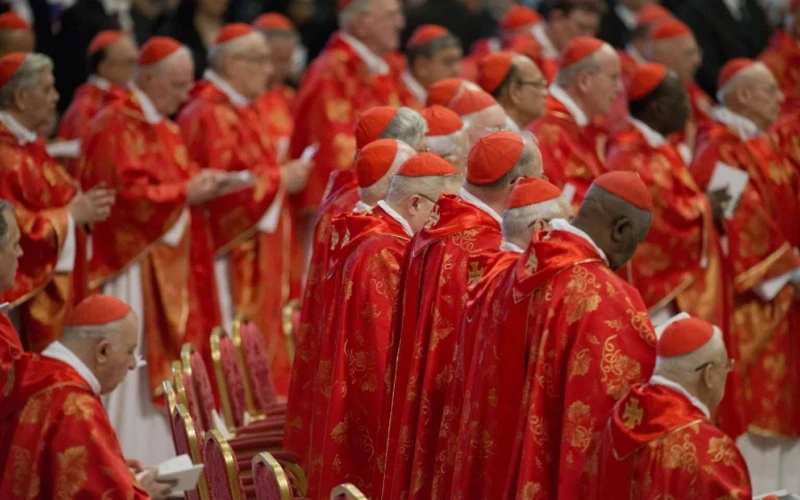 Análisis: Se avecina un cambio generacional en la Curia Romana y el Colegio Cardenalicio en 2025