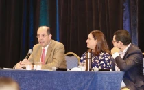 Alejandro Aguilera-Titus (a la izquierda), líder del equipo del Ministerio Hispano/Latino de la Conferencia de Obispos Católicos de los Estados Unidos, habla durante la Conferencia 2024 de la Asociación Nacional de Directores Diocesanos Católicos del Ministerio Hispano, que tuvo lugar del 8 al 11 de octubre. Junto a él están Lorianne Aubut, de la Diócesis de Madison, Wisconsin, y Edwin Ferrera, de la Arquidiócesis de Seattle.