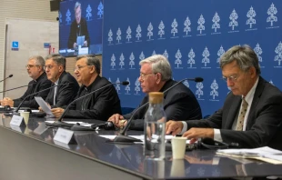 Los organizadores hablan sobre la próxima segunda sesión del Sínodo de la Sinodalidad en una conferencia de prensa en la Oficina de Prensa de la Santa Sede, el lunes 16 de septiembre de 2024. Crédito: Daniel Ibáñez / EWTN News.