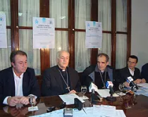 La conferencia de prensa (foto oficina de prensa Obispado de Mar de Plata)
