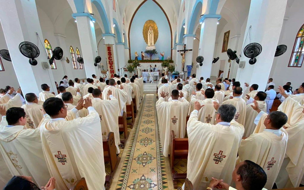 Sacerdotes de la Diócesis de Santa Marta (Colombia) se consagran al Inmaculado Corazón de María, ante la imagen peregrina de la Virgen de Fátima.?w=200&h=150