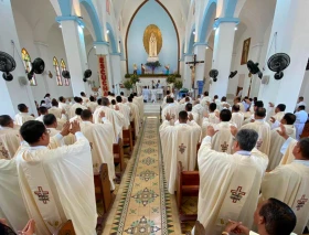 Ante la imagen de la Virgen de Fátima: Sacerdotes se consagran al Inmaculado Corazón de María