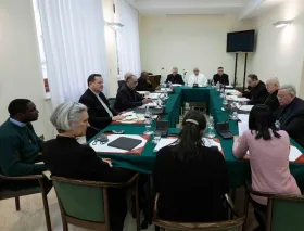 Anglican “Bishop” participates in the meeting of the Council of Cardinals and Pope Francis