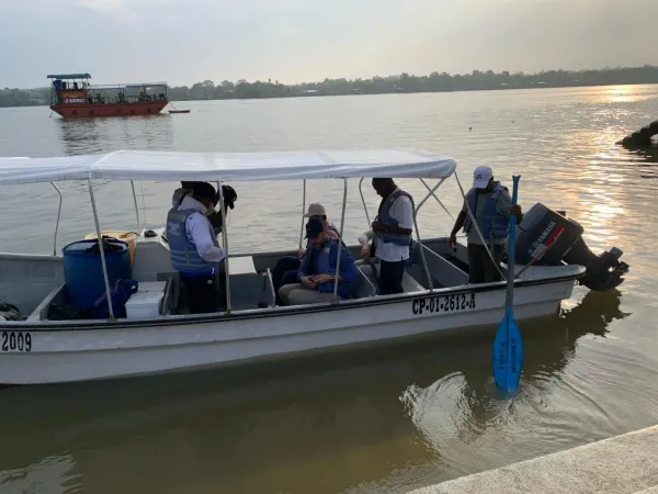 La lancha donada por ACN Colombia en Guapi. Crédito: ACN Colombia