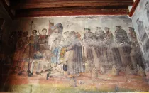 Hernán Cortés saluda y se arrodilla ante los "12 apóstoles" franciscanos, a la llegada de estos a las cercanías de la actual Ciudad de México, según una pintura hecha en la Iglesia de la Inmaculada Concepción en Ozumba, Estado de México.