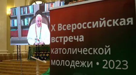 El Papa y los participantes en el X Encuentro Nacional de Jóvenes Católicos en San Petersburgo, Rusia.