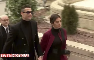 Cristiano Ronaldo y su pareja Georgina Rodríguez. Crédito: EWTN Noticias