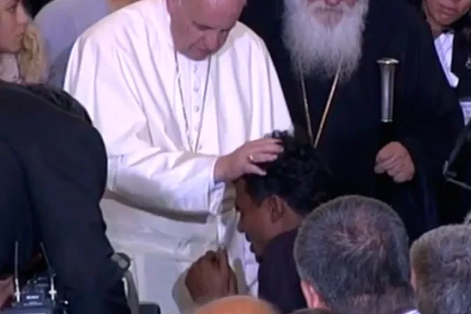 VIDEO: El desgarrador pedido de este cristiano conmovió al Papa en Lesbos