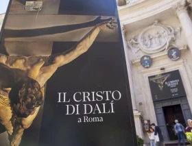 FOTOS: Así es la exposición del Cristo de Dalí en Roma