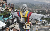 El "Cristo Paisa" de 11 metros de alto, elaborado con impresión 3D, ubicado en la Comuna 13 San Javier en Medellín, Colombia.