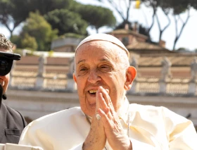 “Es la voz del Rey del universo, que nos salva”, recuerda el Papa Francisco en el Ángelus