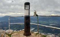 Poste donde estaba la cruz de Udalatx de 10 metros y 250 kilos que fue desaparecida en España.