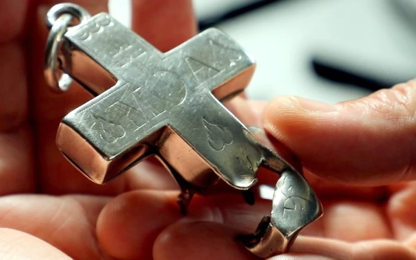 Cross carried by Sister María Cecilia, a Salesian nun, when she was martyred. Credit: HM Television.