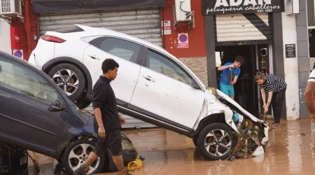 Las riadas dejan al menos 60 muertos en España tras una tormenta huracanada.