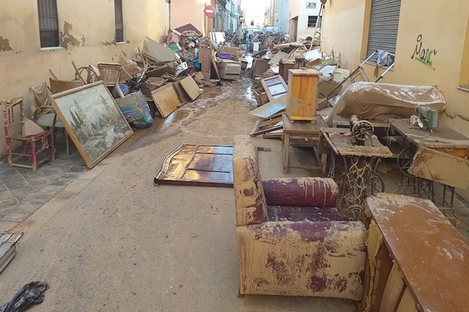 Una de las calles de Sedaví (Valencia), afectada por la DANA