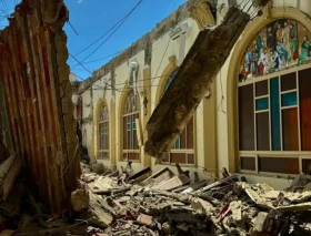 Colapsa el techo de una iglesia católica en Nuevo León, México