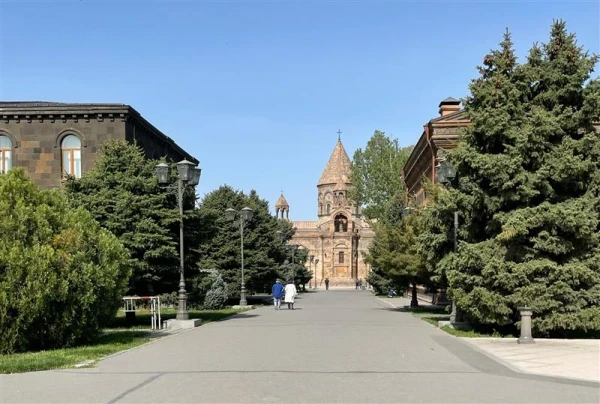 La Catedral de Etchmiadzin, que según la tradición literaria armenia es la iglesia más antigua del país. Crédito: Madalaine Elhabbal