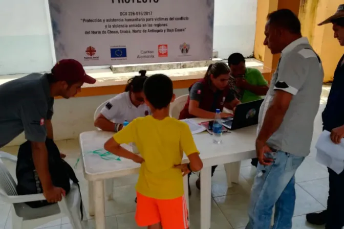 Iglesia Católica atiende a más de 274 familias desplazadas por violencia en Colombia