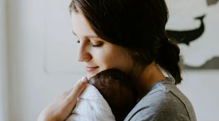 Arzobispo pide a mujeres no dejarse robar el don de la maternidad 12052024