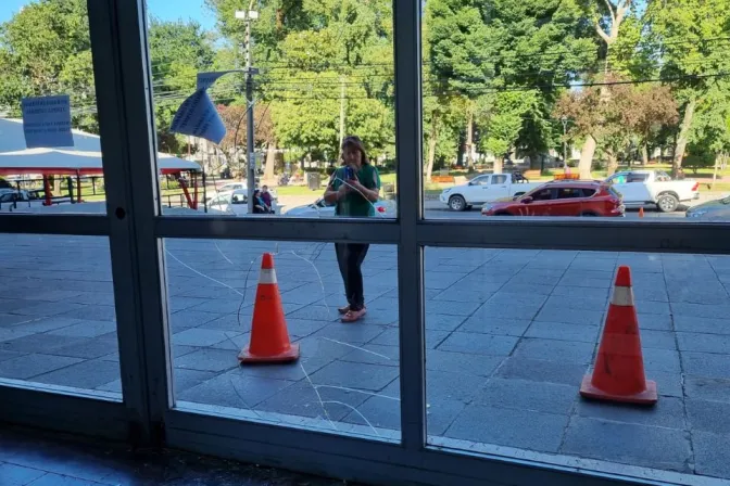 Daños en el ingreso a la Catedral de Chillán