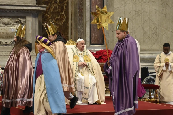 Los Cantores de la Estrella durante la Misa del 1 de enero en la basílica de San Pedro. Crédito: Vatican Media