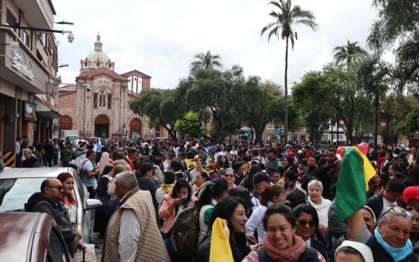 Closing walk through the streets of Cuenca, in which bishops, priests, religious, speakers of the meeting and young students also participated. Credit: Radio Católica Cuenca.