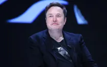 Elon Musk asiste a una sesión durante el Festival Internacional de Creatividad Cannes Lions 2024 el 19 de junio de 2024 en Cannes (Francia).