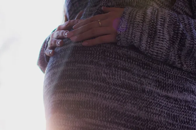 Madre denuncia presiones de Defensoría del Pueblo para que su hija abortara en hospital