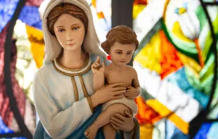 Imagen de la Virgen con el Niño Jesús Crédito: Cathopic