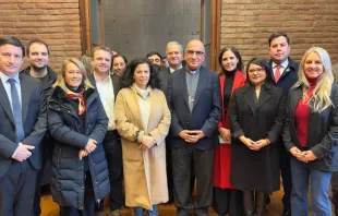 Mons. Chomali con candidatos políticos Crédito: Cuenta de X/Macarena Santelices