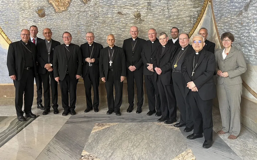 Autoridades del Vaticano y los obispos de Alemania que participaron en el encuentro hoy en Roma-?w=200&h=150