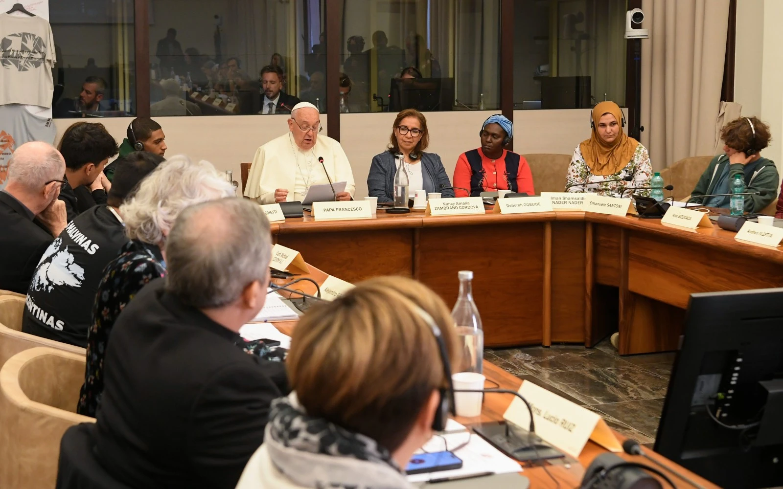 El Papa Francisco lee su discurso durante la reunión de Encuentros Populares en Roma?w=200&h=150