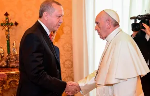 Presidente de Turquía, Recep Tayyip Erdoğan, y el Papa Francisco. Crédito: Vatican Media.