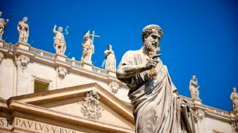 Estatua de San Pedro en la Ciudad del Vaticano.