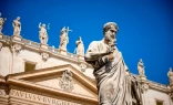 Estatua de San Pedro en la Ciudad del Vaticano.