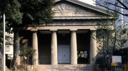 Fachada de la iglesia de Tsukiji, en Tokio.