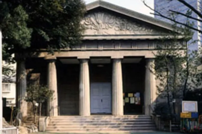 Fachada de la iglesia de Tsukiji, en Tokio.