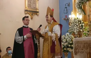 El falso obispo excomulgado Pablo de Rojas y el falso cura José Ceacero. Crédito: YouTube Pía Unión San Pablo Apóstol.