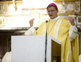 Obispo suizo pide mujeres sacerdotisas y el fin del celibato a puertas del Sínodo