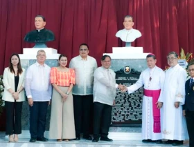 Filipinos recuerdan 100 años del tránsito del sacerdote que difundió festival “Flores de mayo”